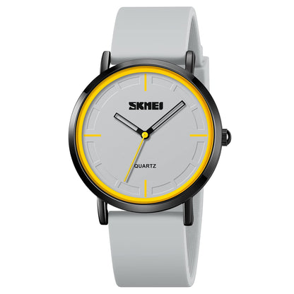 Minimalist Analog Quartz Wristwatch with Soft Silicone Strap and Contrast Dial