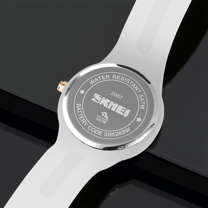 Premium Minimalist Quartz Timepiece for Women with Integrated Strap and Calendar Window