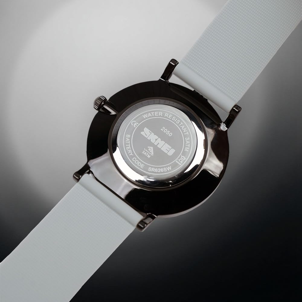 Minimalist Analog Quartz Wristwatch with Soft Silicone Strap and Contrast Dial
