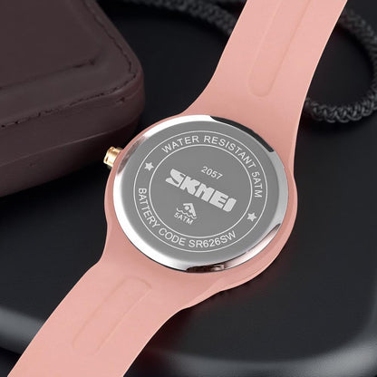 Premium Minimalist Quartz Timepiece for Women with Integrated Strap and Calendar Window