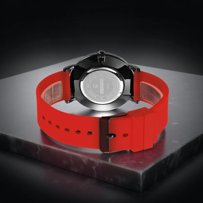 Minimalist Analog Quartz Wristwatch with Soft Silicone Strap and Contrast Dial