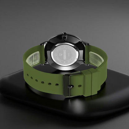 Minimalist Analog Quartz Wristwatch with Soft Silicone Strap and Contrast Dial