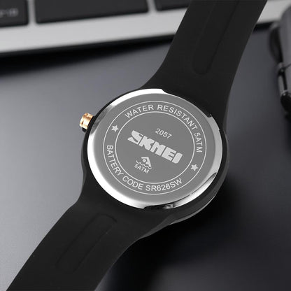 Premium Minimalist Quartz Timepiece for Women with Integrated Strap and Calendar Window