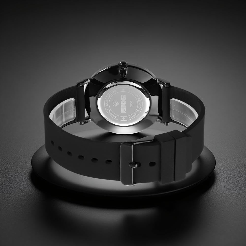 Minimalist Analog Quartz Wristwatch with Soft Silicone Strap and Contrast Dial