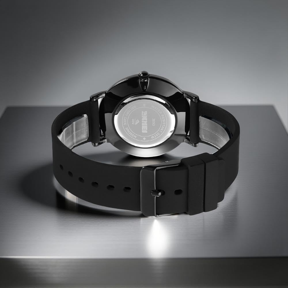 Minimalist Analog Quartz Wristwatch with Soft Silicone Strap and Contrast Dial