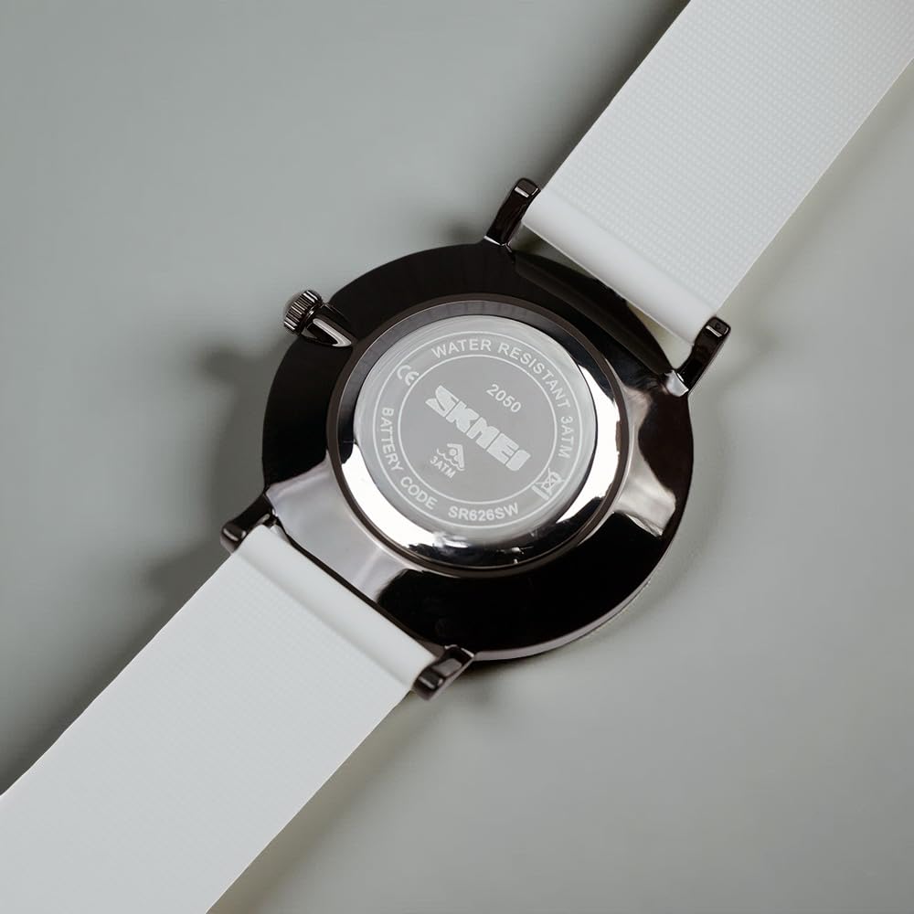 Minimalist Analog Quartz Wristwatch with Soft Silicone Strap and Contrast Dial