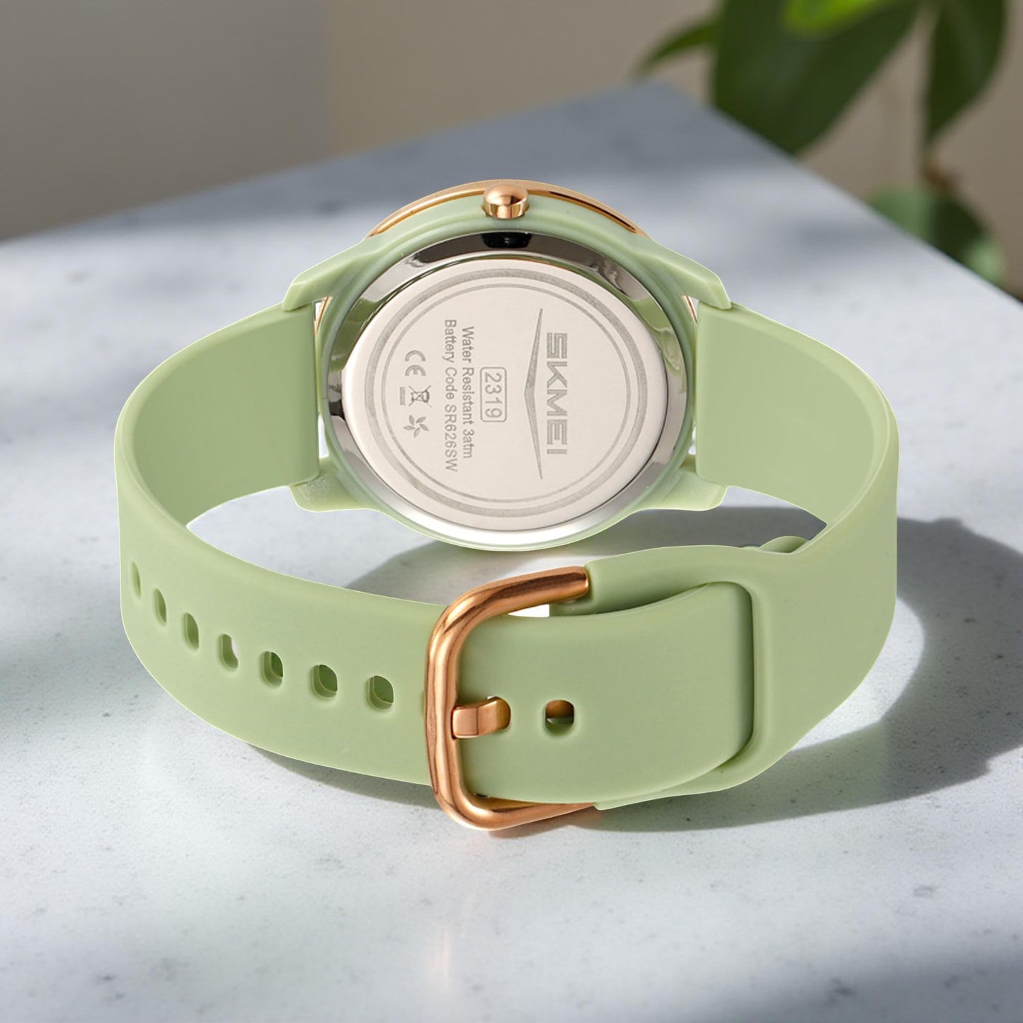 Elegant Analog Wrist Watch with Date Display for women