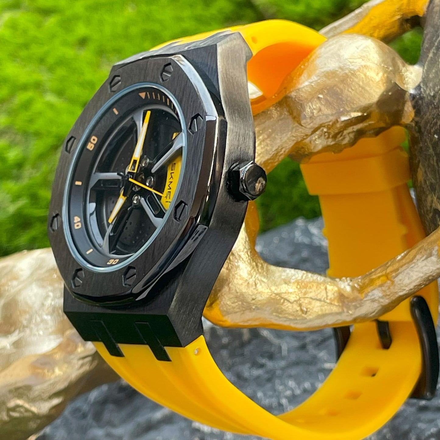 Spinning Wheel Skeleton Dial Luxury Analog Watch