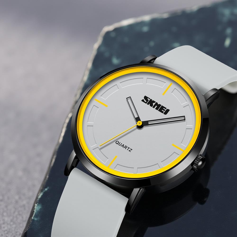 Minimalist Analog Quartz Wristwatch with Soft Silicone Strap and Contrast Dial