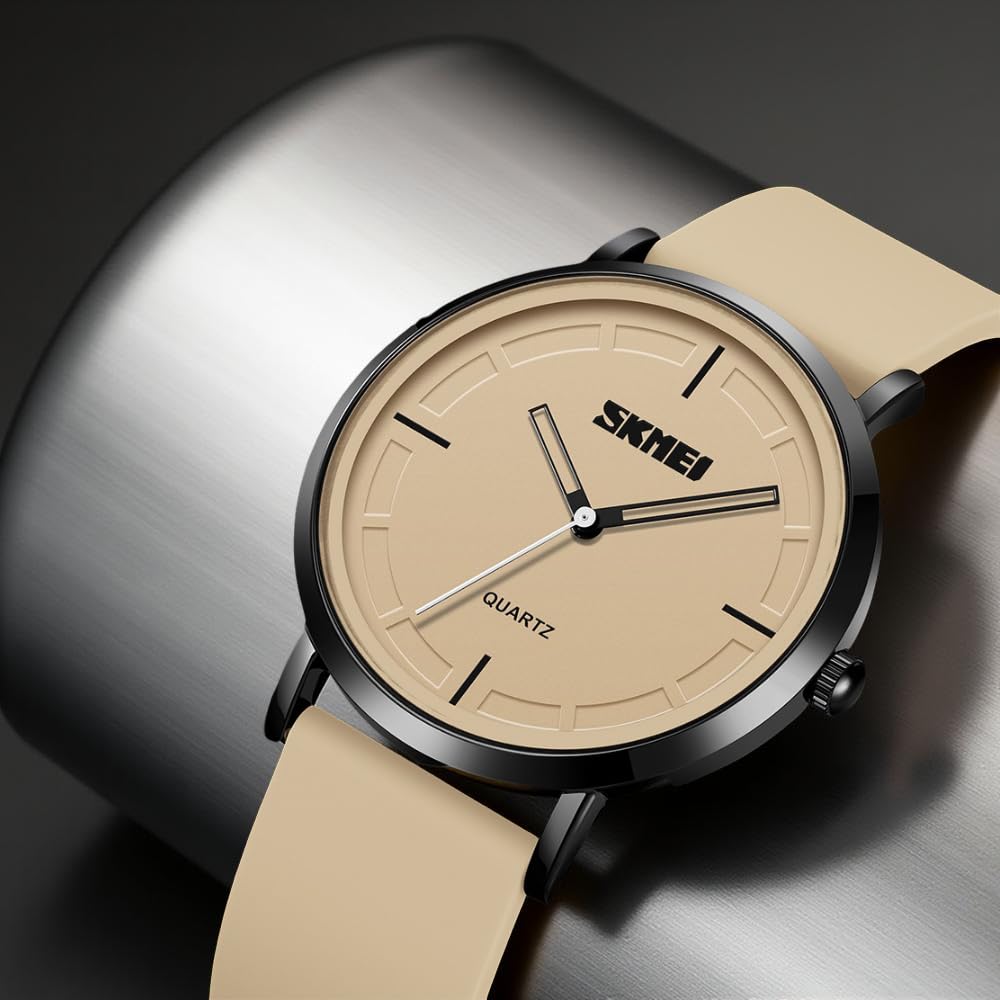 Minimalist Analog Quartz Wristwatch with Soft Silicone Strap and Contrast Dial