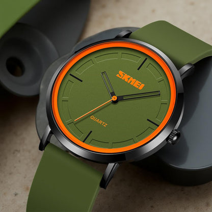 Minimalist Analog Quartz Wristwatch with Soft Silicone Strap and Contrast Dial