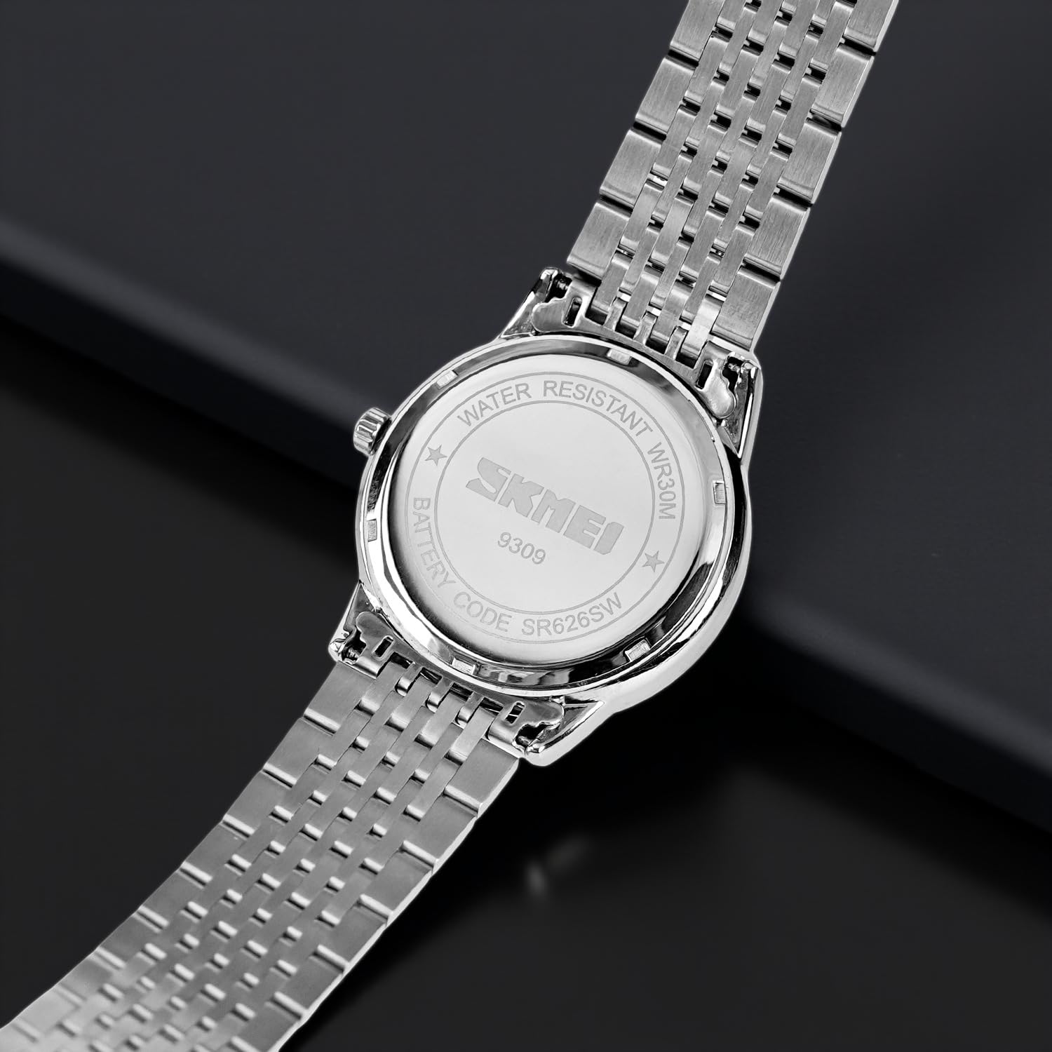 Analog Watch for Men with Silver-gold Stainless Steel Strap and Round Dial for Casual & Formal Wear