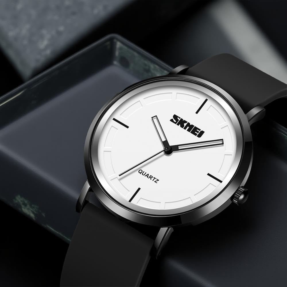 Minimalist Analog Quartz Wristwatch with Soft Silicone Strap and Contrast Dial