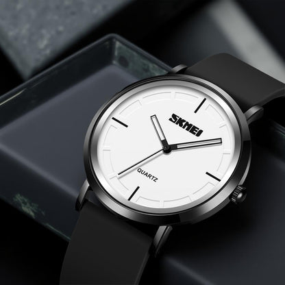 Minimalist Analog Quartz Wristwatch with Soft Silicone Strap and Contrast Dial