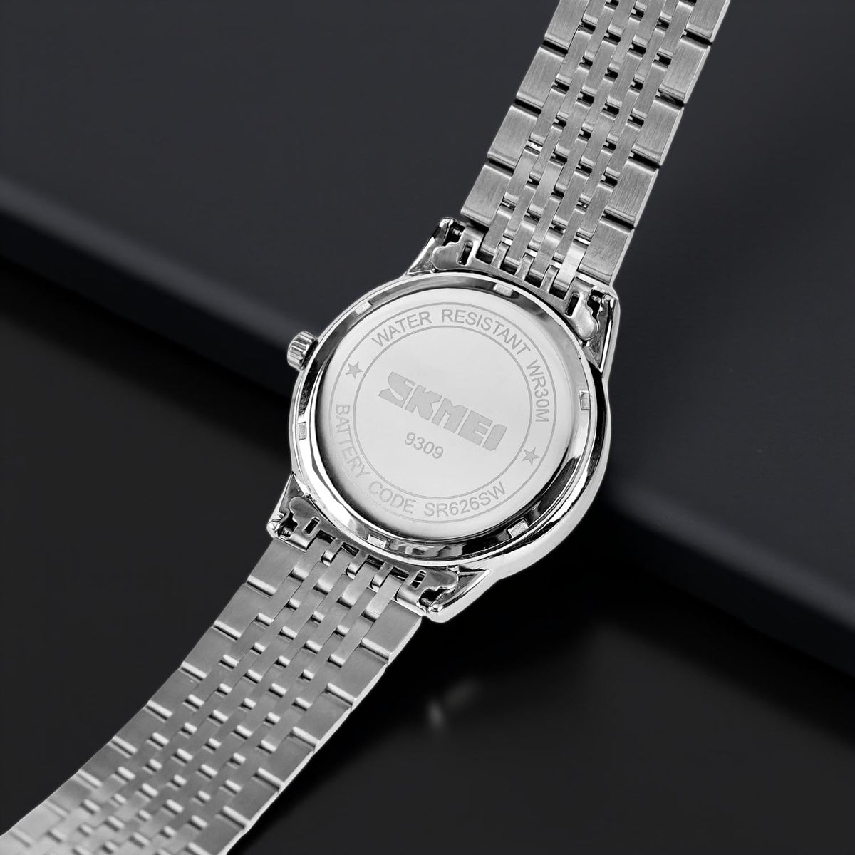 Analog Watch for Men with Silver-gold Stainless Steel Strap and Round Dial for Casual & Formal Wear