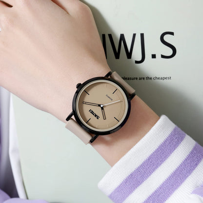 Minimalist Analog Quartz Wristwatch with Soft Silicone Strap and Contrast Dial