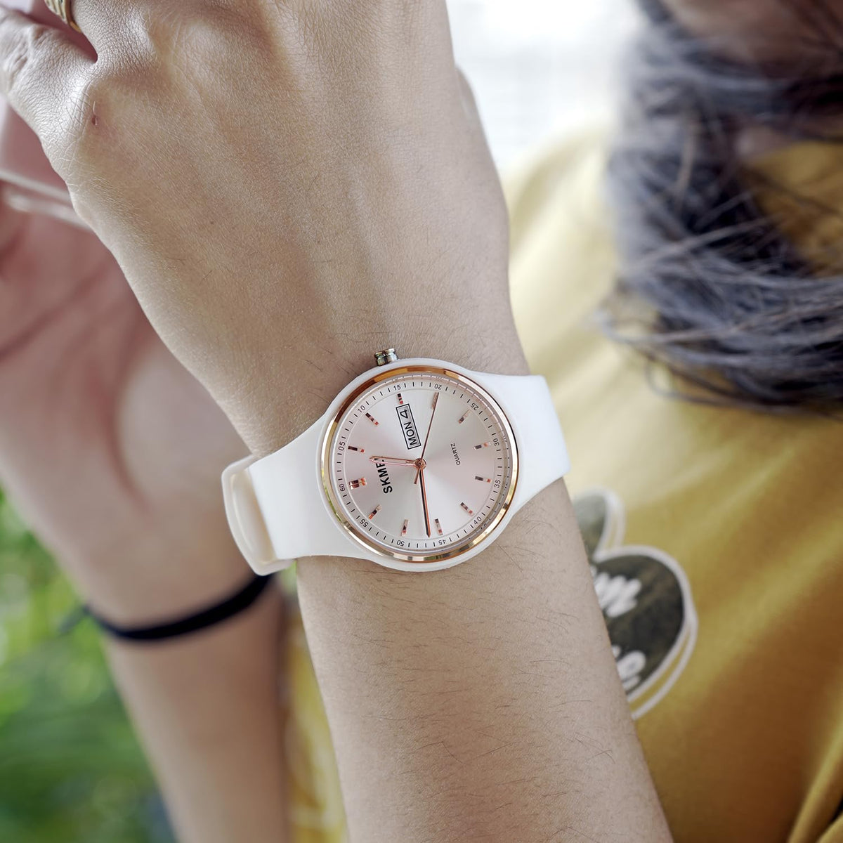 Analog Watch for Women with White Silicone Strap and Round Dial for Casual & Formal Wear