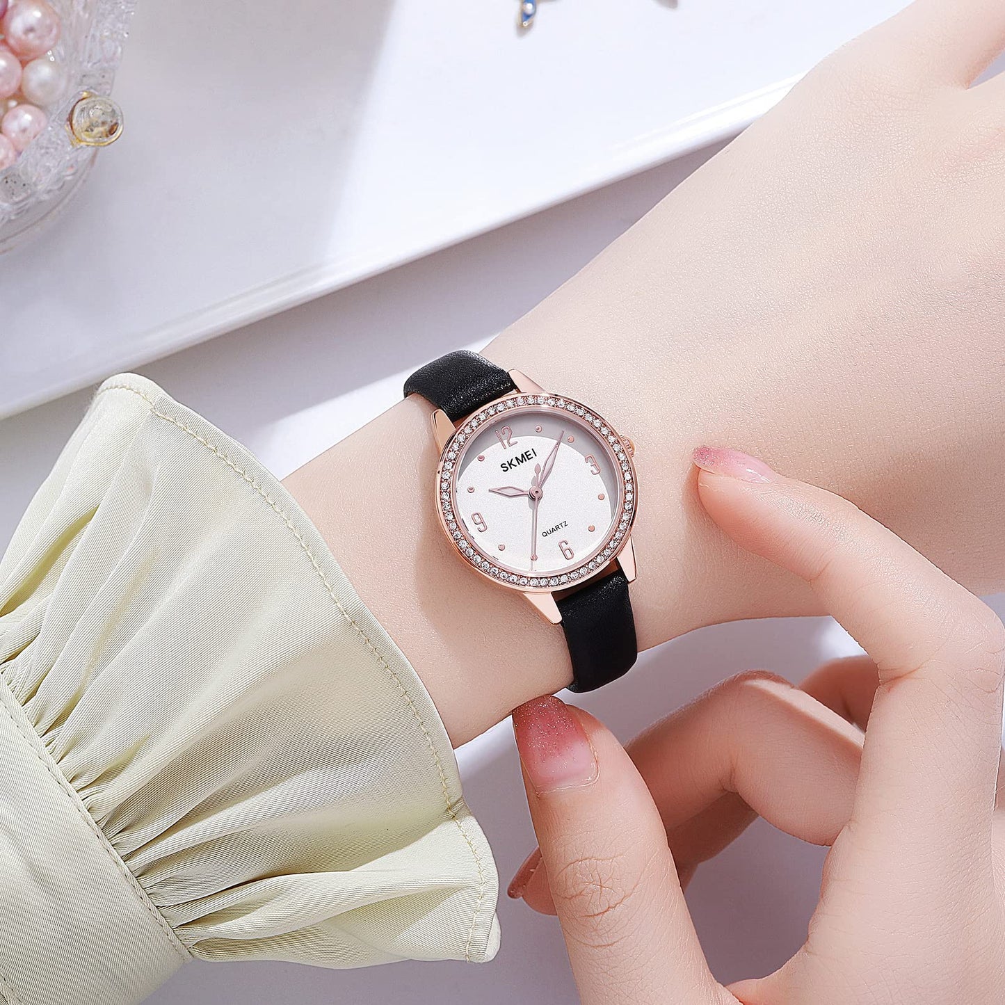 Elegant Women Wristwatch with Sparkling Rhinestone Bezel and Textured Strap