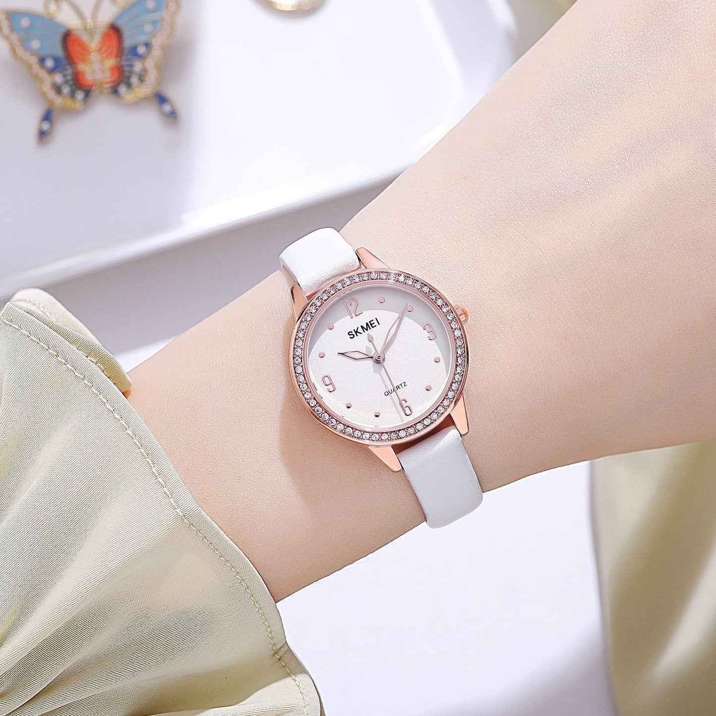 Elegant Women Wristwatch with Sparkling Rhinestone Bezel and Textured Strap
