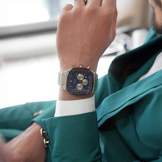 Analog Watch for Men with Silver Metal Strap and Round Dial for Casual & Formal Wear