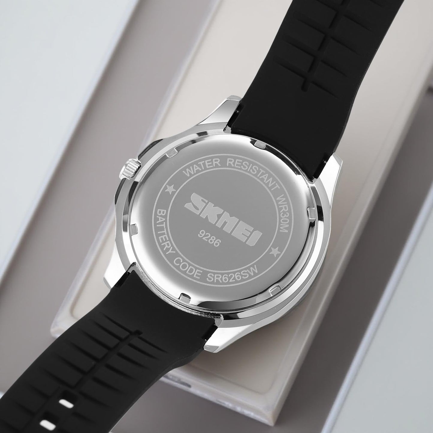 Classic Analog Wrist Watch with Date Display and Flexible Strap For Men