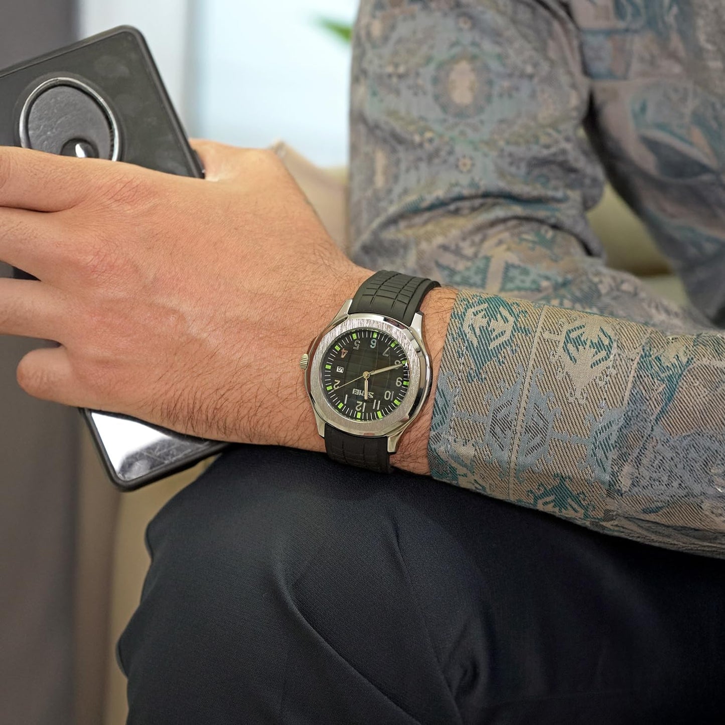Classic Analog Wrist Watch with Date Display and Flexible Strap For Men